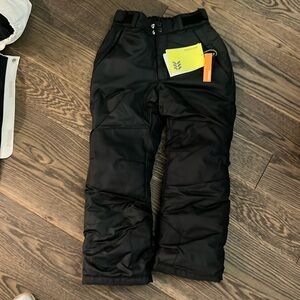 Target all in motion snow pants. Black size M - 8/10
New with tags